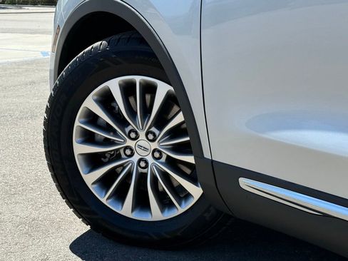Used 2018 Lincoln MKX Select w/ Select Plus Package FWD image 17