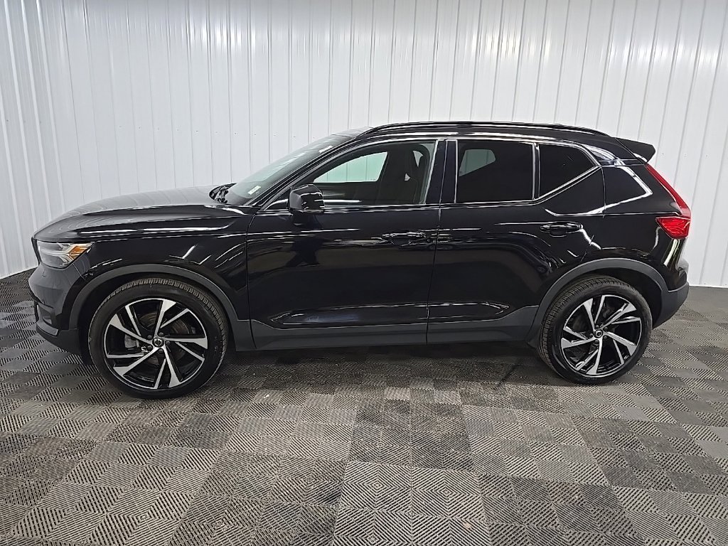Used 2022 Volvo XC40 T5 R-Design w/ Climate Package AWD/4WD image 5