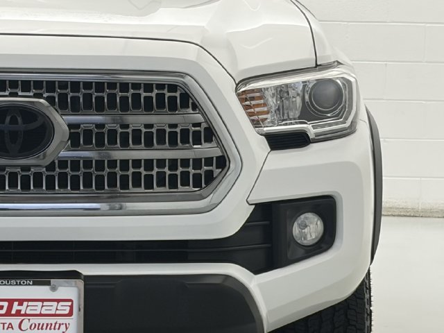 Used 2017 Toyota Tacoma TRD Off-Road w/ Tow Package (A/T) AWD/4WD image 11