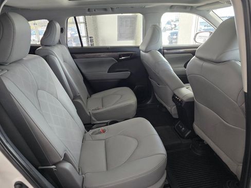 Used 2024 Toyota Highlander Platinum image 44