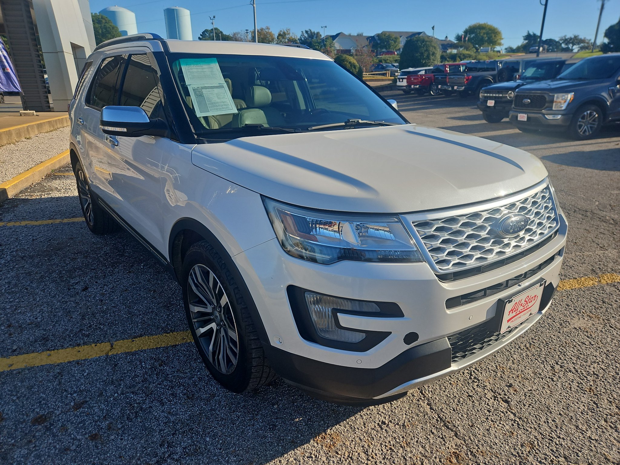 Used 2017 Ford Explorer Platinum AWD/4WD image 3