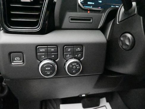 Used 2024 GMC Sierra 1500 AT4 w/ AT4 Premium Package AWD/4WD image 17