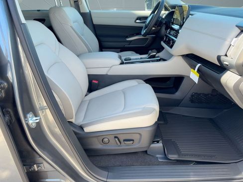 New 2025 Nissan Pathfinder SL image 30