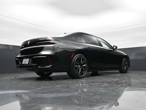 Used 2025 BMW 750e xDrive image 27