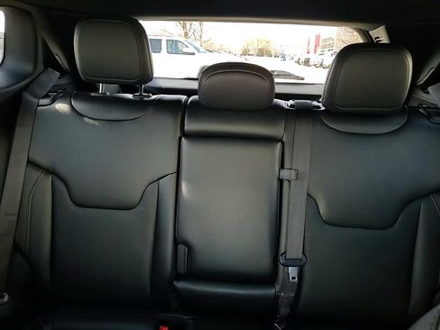 Used 2023 Jeep Compass Latitude AWD/4WD image 34