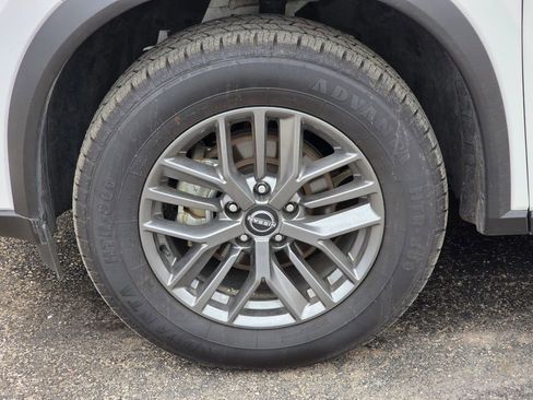 Used 2024 Nissan Rogue S image 10