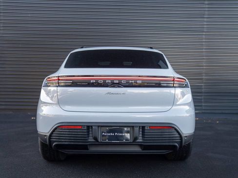 New 2026 Porsche Macan 4 Electric image 10
