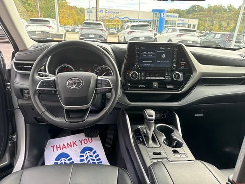 Used 2022 Toyota Highlander XLE image 10