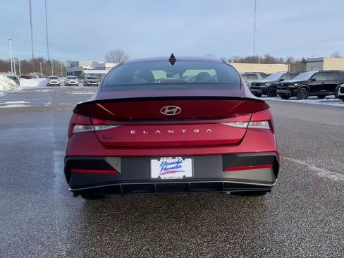 Used 2025 Hyundai Elantra Sport image 8