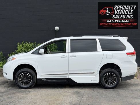 Used 2013 Toyota Sienna XLE w/ Premium Pkg FWD image 8