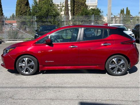 Used 2018 Nissan Leaf SV w/ SV Technology Package FWD image 7