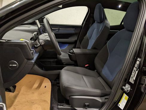 New 2025 Volvo EX30 Plus w/ Protection Package Premier image 11