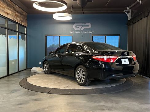Used 2015 Toyota Camry XLE w/ Moonroof Package FWD image 5