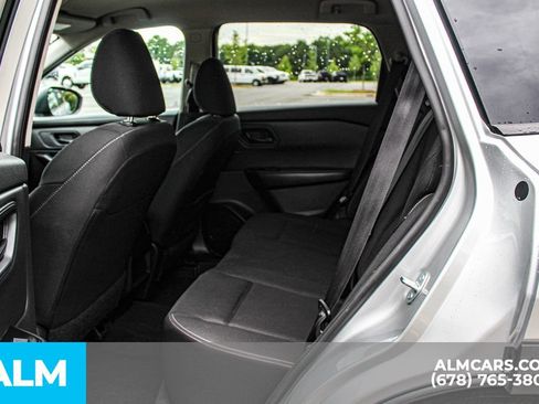 Used 2024 Nissan Rogue S FWD image 17