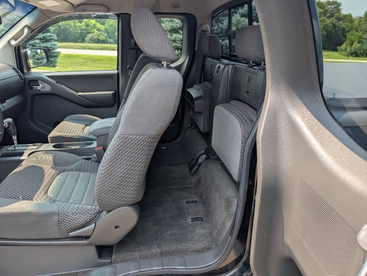 Used 2012 Nissan Frontier SV AWD/4WD image 13