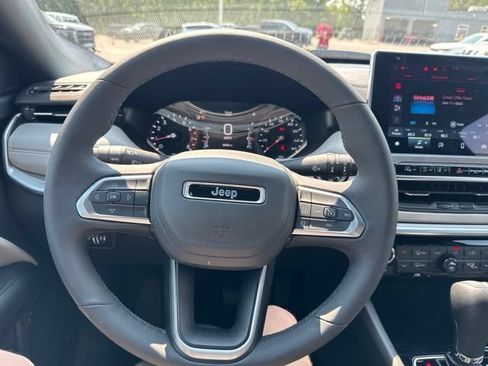 Used 2025 Jeep Compass Limited AWD/4WD image 15