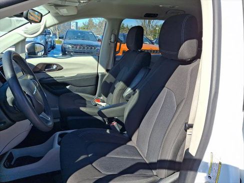 Certified 2023 Chrysler Voyager LX image 24