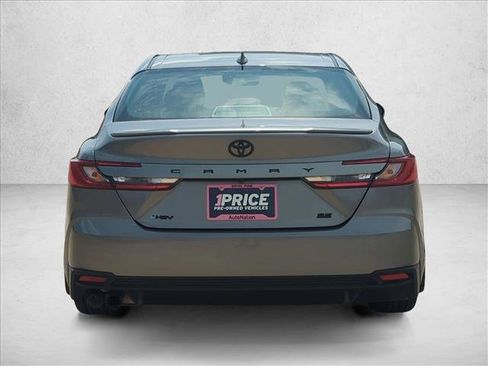 Used 2026 Toyota Camry SE w/ Convenience Package image 6