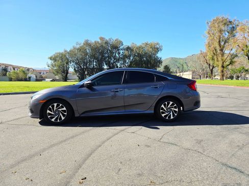 Used 2017 Honda Civic EX image 5