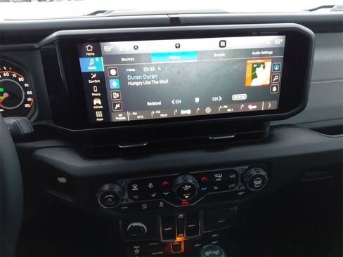 Used 2025 Jeep Wrangler Willys image 31