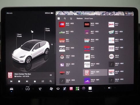 Used 2023 Tesla Model Y Long Range AWD/4WD image 27