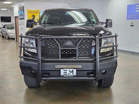 Used 2016 Nissan Titan PRO-4X w/ Pro-4x Convenience Package image 5