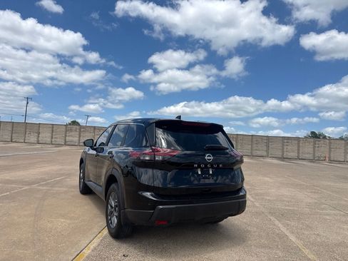 Used 2026 Nissan Rogue S FWD image 17