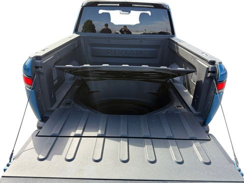 Used 2023 Rivian R1T Adventure image 17