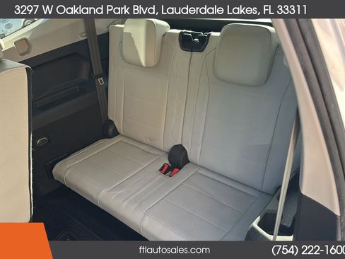 Used 2018 Volkswagen Tiguan SE w/ Panoramic Sunroof Package FWD image 28