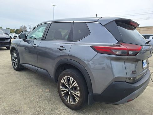 Used 2023 Nissan Rogue SV image 3