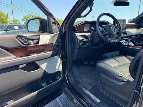 Used 2021 Lincoln Navigator Reserve image 18