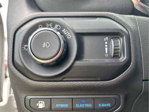 Used 2023 Jeep Wrangler Unlimited Sahara w/ Cold Weather Group AWD/4WD image 25