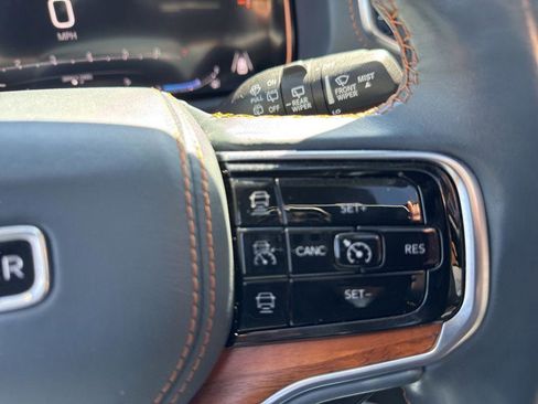 Used 2022 Jeep Grand Wagoneer Series II w/ Premium Group II image 5