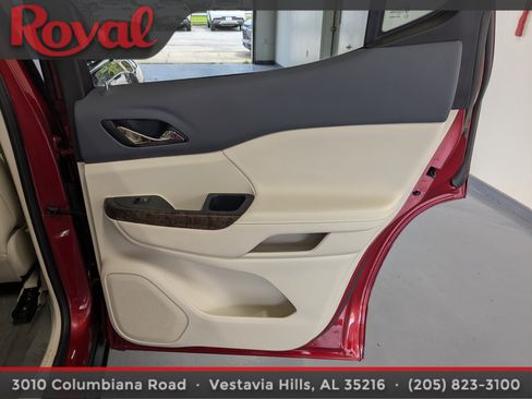 Used 2021 GMC Acadia Denali w/ Denali Ultimate Package AWD/4WD image 9