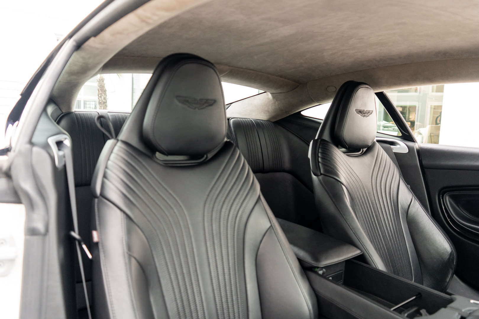 Used 2019 Aston Martin DB11 Coupe RWD image 35