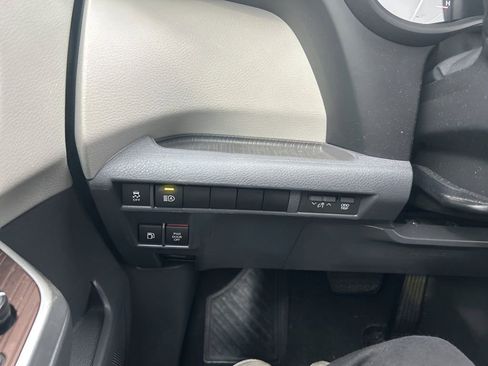 Used 2022 Toyota Sienna LE w/ LE Plus Package image 22