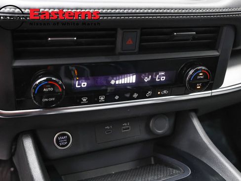 Used 2023 Toyota Corolla LE w/ Carpet Mat Package (TMS) FWD image 43
