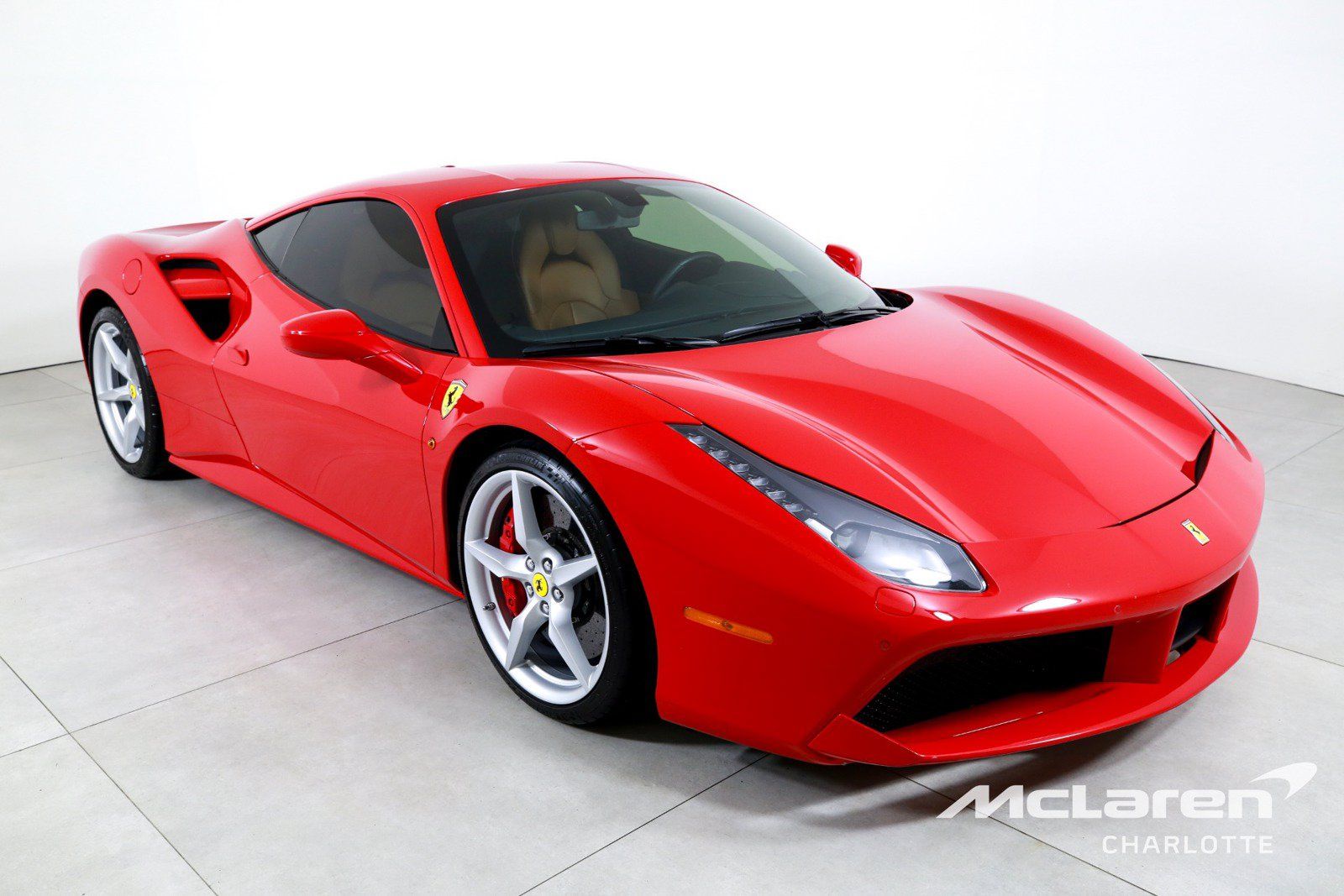 Used 2018 Ferrari 488 GTB RWD image 3