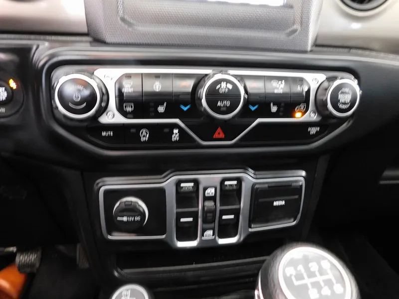 Used 2018 Jeep Wrangler Unlimited Sport S AWD/4WD image 28