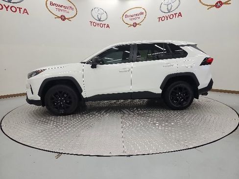 Used 2022 Toyota RAV4 LE AWD/4WD image 5