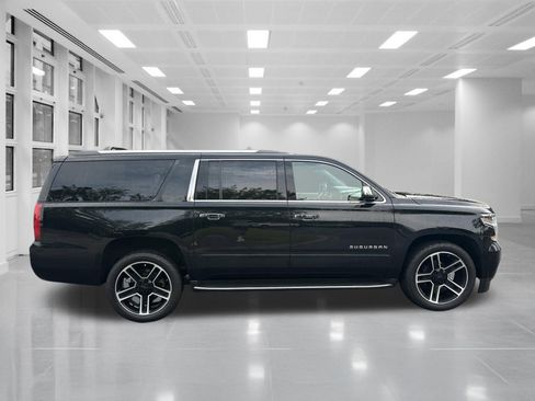 Used 2020 Chevrolet Suburban Premier AWD/4WD image 4