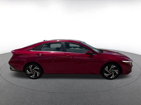Used 2025 Hyundai Elantra SEL FWD image 14