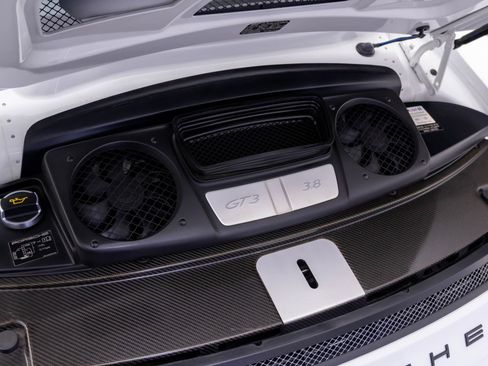 Certified 2015 Porsche 911 GT3 w/ Sound Package Plus RWD image 34