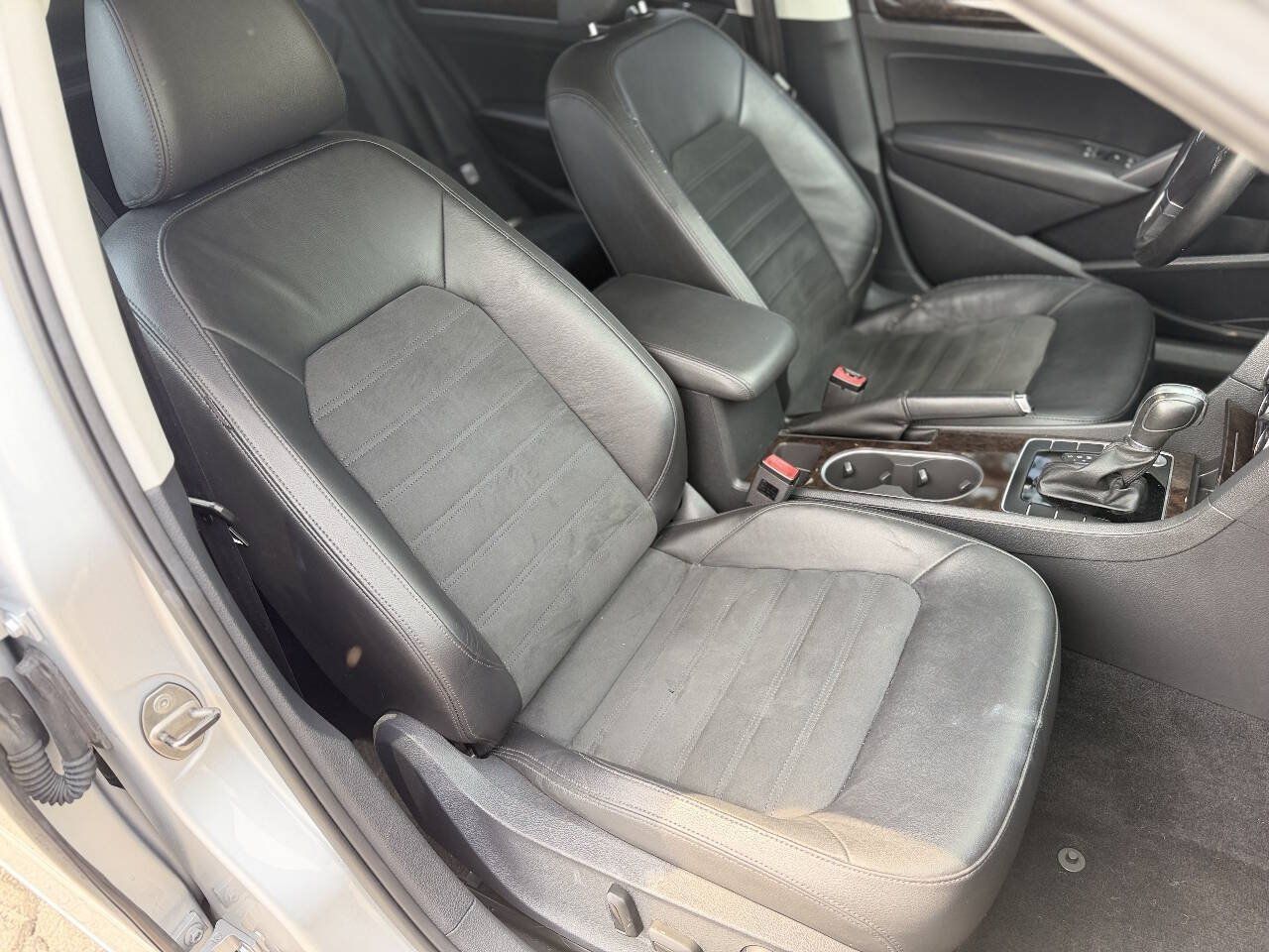 Used 2015 Volkswagen Passat TDI SEL Premium FWD image 12