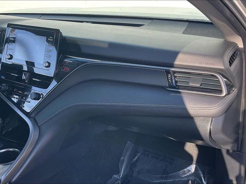 Used 2022 Toyota Camry SE w/ Cold Weather Package image 21