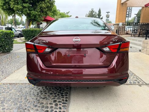 Used 2024 Nissan Altima 2.5 SV image 5