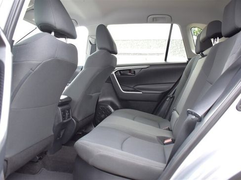Used 2019 Toyota RAV4 LE w/ Carpet Mat Package AWD/4WD image 28