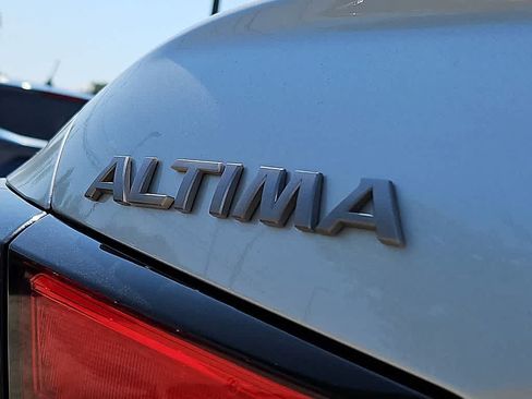 Used 2025 Nissan Altima 2.5 SV FWD image 29