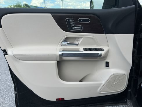 Used 2025 Mercedes-Benz GLB 250 image 14