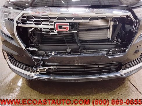 Used 2024 GMC Terrain Denali w/ Denali Premium Package AWD/4WD image 16